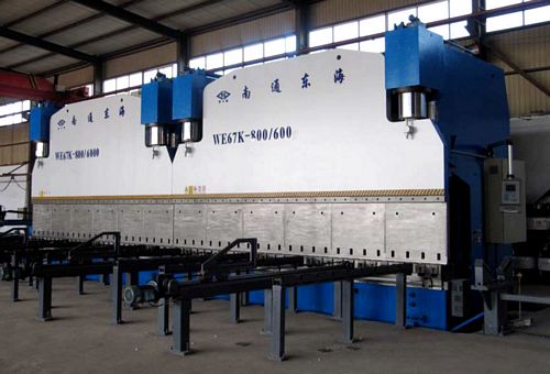 China 2 x WE67K-300/6000 CNC Hydraulic Press Brake in Tandem